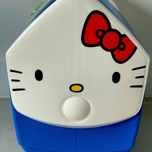 NWT Hello Kitty Igloo Cooler 7 qt